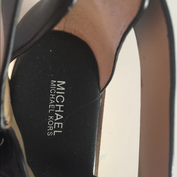 Michael Kors Sandal - Picture 4 of 6